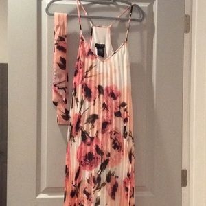 Floral print pleated maxi dress